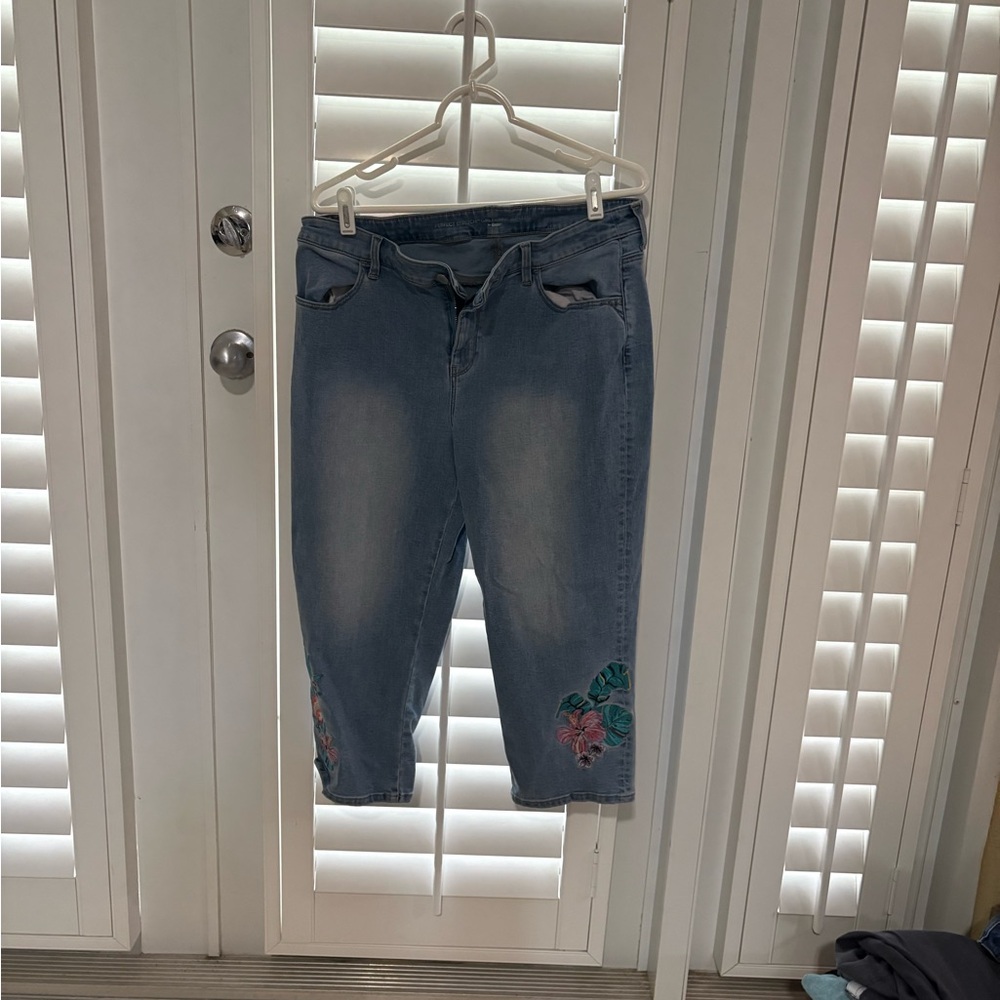 Chico's Light Blue Cropped Jeans with Floral and Flamingo Detail